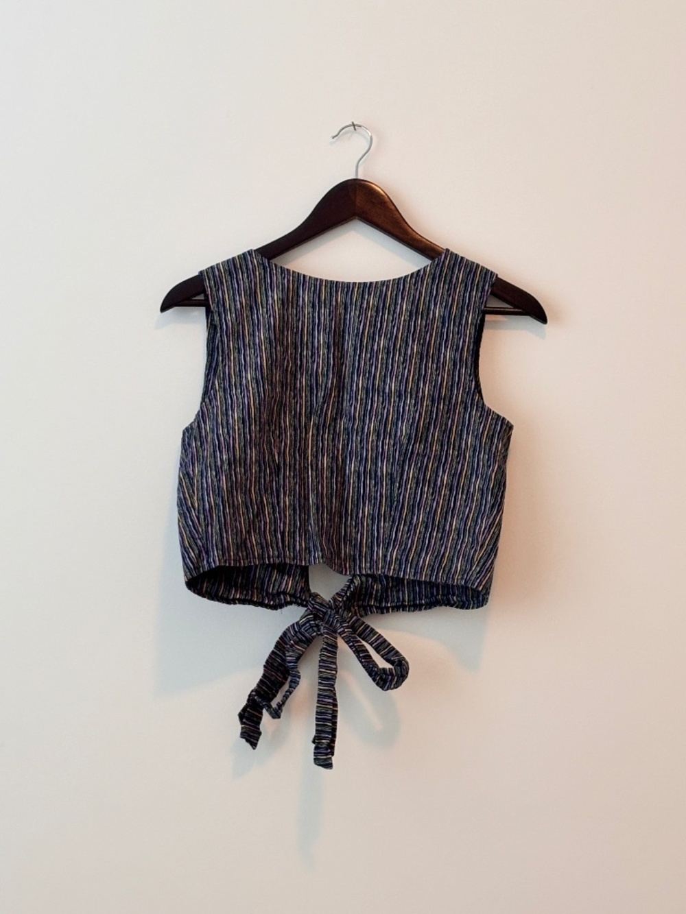 Crop shirt with open back (S)